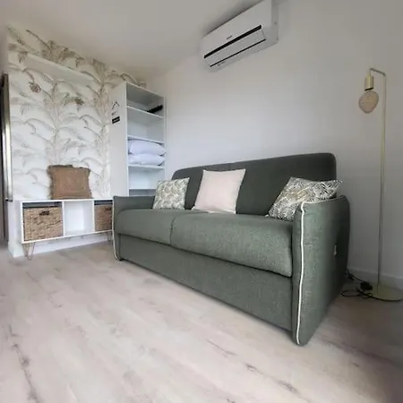 Bien Situe Entre Mer Et Montage Apartamento